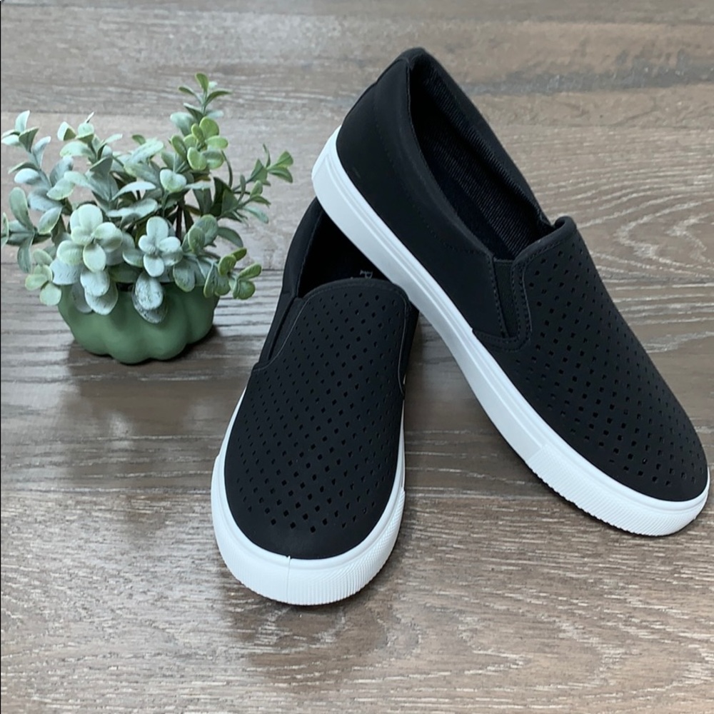 LAST 2🎁✨Slip-on lifestyle sneaker w/memory foam